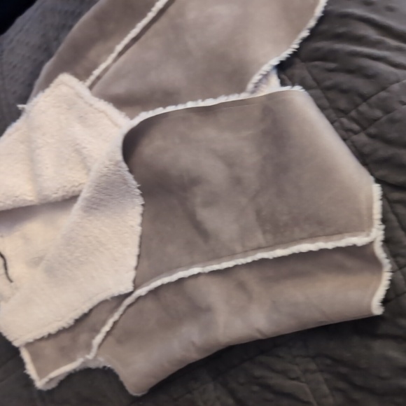 Vest - Picture 2 of 5